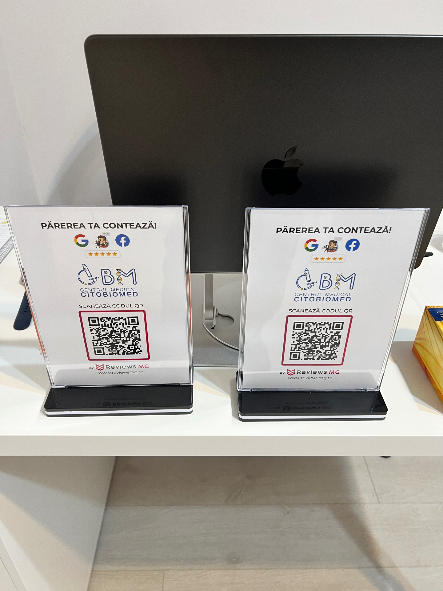 Două suporturi personalizate cu cod QR ReviewsMG pentru Citobiomed